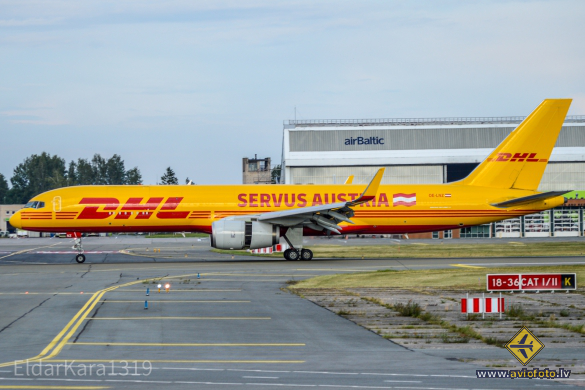 Boeing 757-223(PCF)